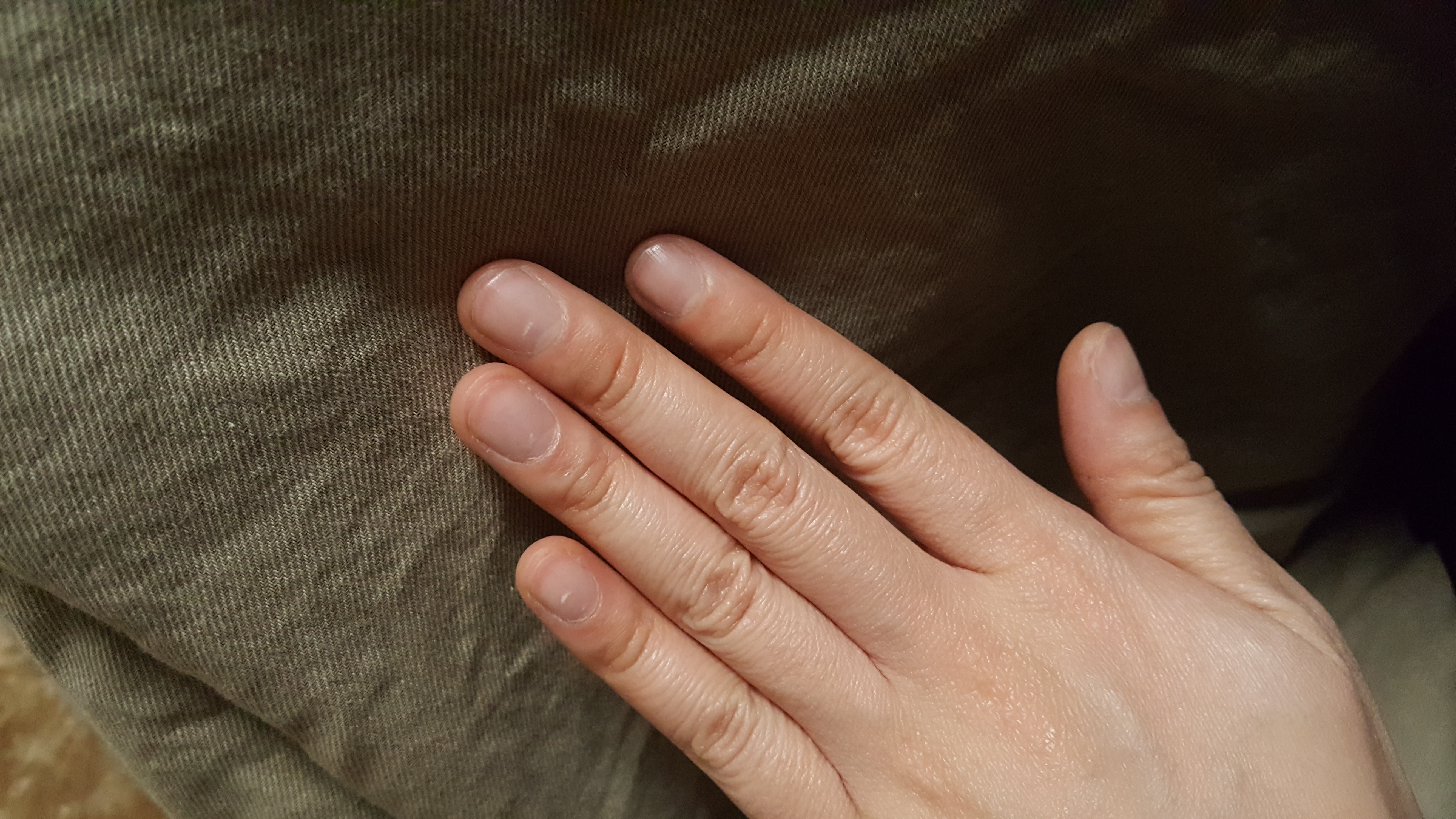 人の爪を研ぐだけ、何にもしてくれないネイルサロンに来るはずない。 | 爪から人生を整える。美しい爪が美しい日本を作る。100年後の爪を守る集団