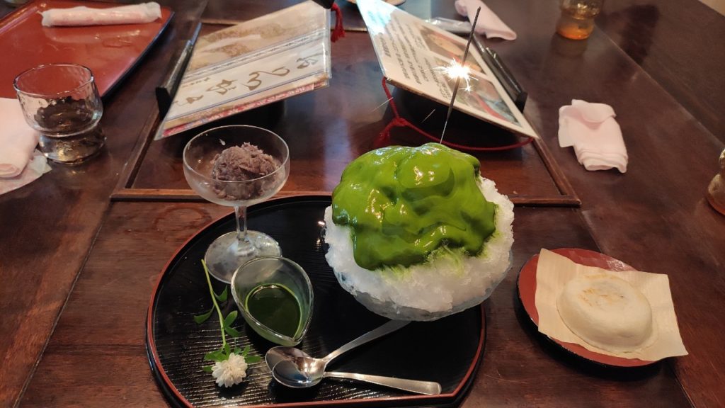 福岡の愛宕神社のふもとの岩井屋さんで食べたエスプーマかき氷