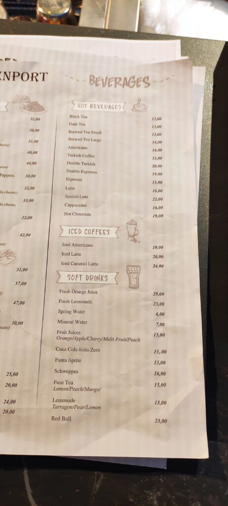ジョージアのトビリシの空港のカフェのメニュー表。Wi-Fiもありました